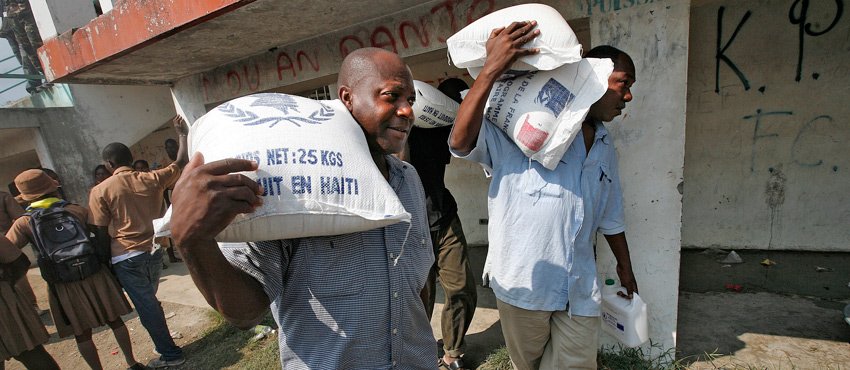 Haitians in the coastal city of Léogâne