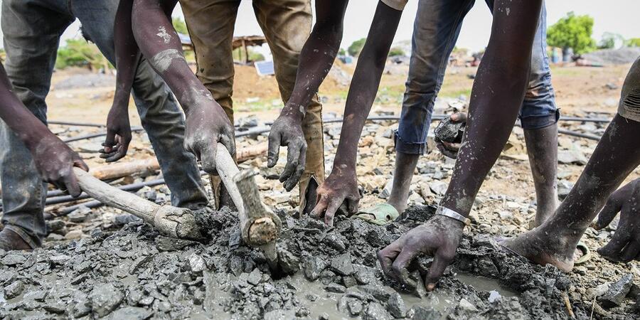 UN Photo IOM-Alexander Bee.  Gold mining in West Africa